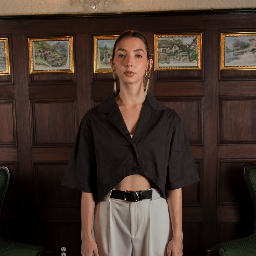 Cropped shirt fears- Negra