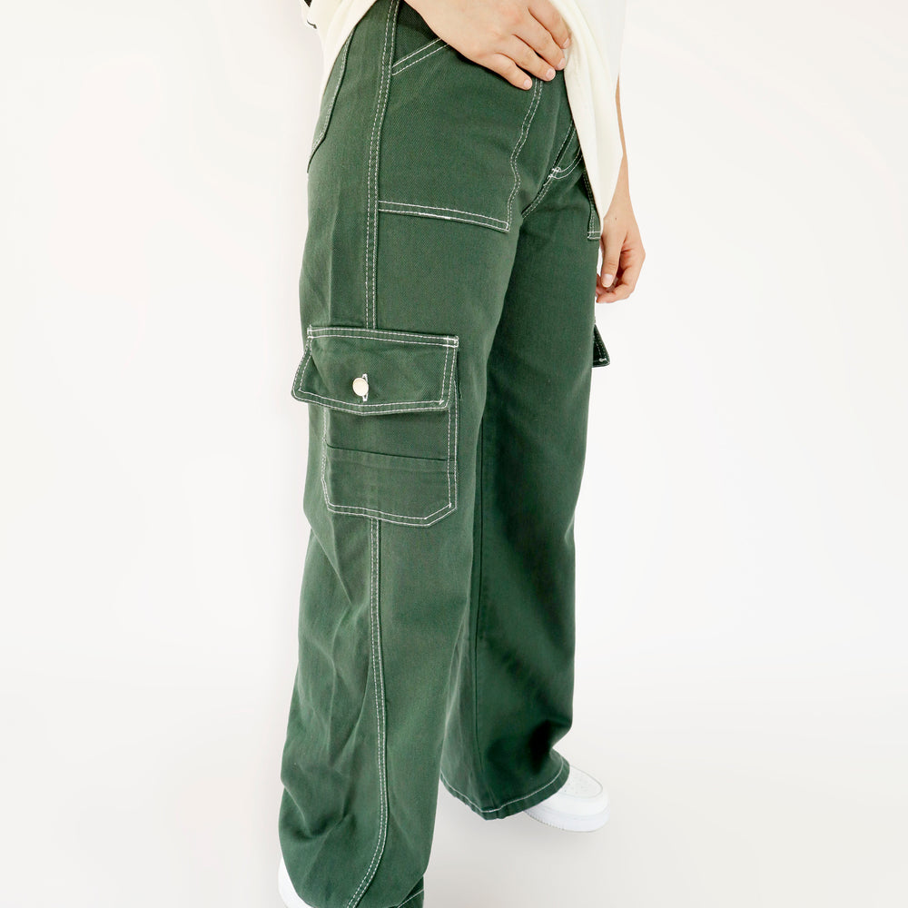 
                      
                        Pantalón cargo mujer- Verde
                      
                    